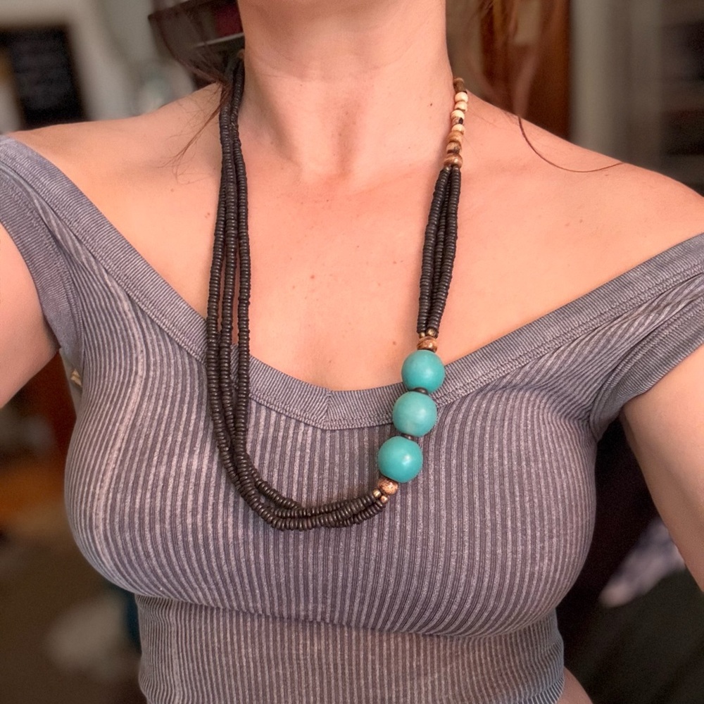 Vintage Teal Wooden Beaded Asymmetrical Necklace 🌿 - Picture 1 of 3